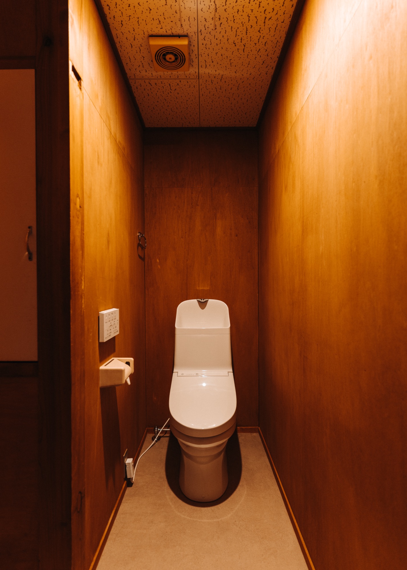 三浦屋館内の共用トイレ